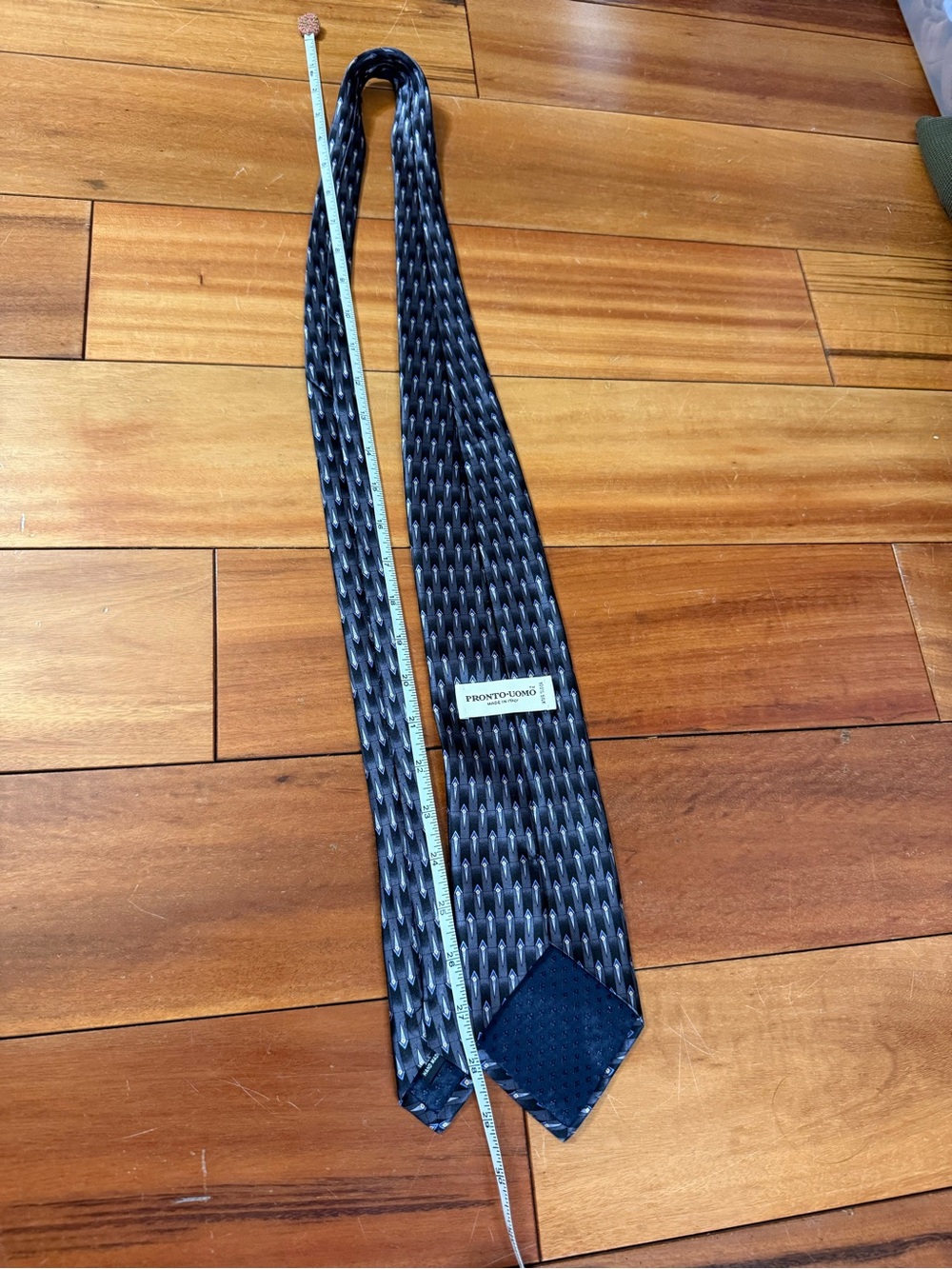 Pronto Uomo Black and Silver Patterned Silk Tie